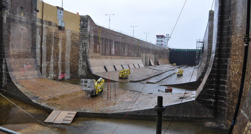 Safely renovating ship locks 